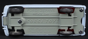 Corgi toys 424 ford zephyr estate ee638 base