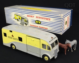 Dinky supertoys 979 racehorse transport ee648 front