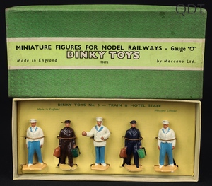 Dinky toys 5 train hotel staff cc618 front