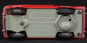 Corgi toys 216m austin a40 saloon cc442 base