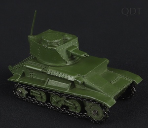 Dinky toys 152a light tank ee817 front