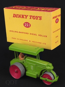 Dinky toys 251 aveling barford diesel roller ee909 front