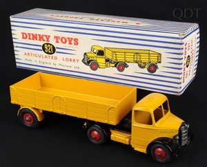 Dinky toys 921 articulated lorry ee957 front