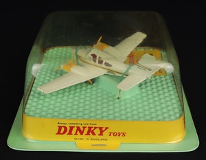 Dinky toys 715 beechcraft baron ff84 back
