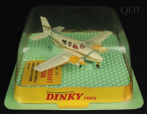 Dinky toys 715 beechcraft baron ff84 front