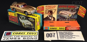 Corgi toys 261 james bond's aston martin ff365 front