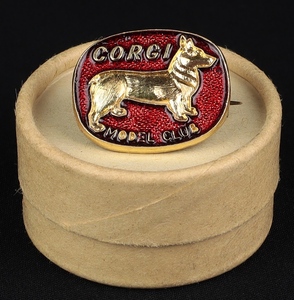 Corgi reeves international carton canister 325 mustang ff444 badge