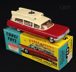 Corgi toys 437 superior ambulance ff471 front