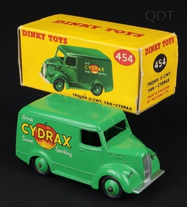 Dinky toys 454 cydrax trojan van ff581 front