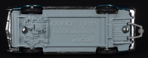 Corgi toys gift set 36 oldsmobile toronado speedboat set ff898 base