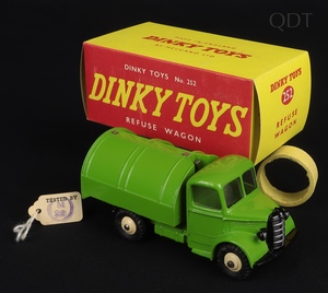 Dinky toys 252 refuse wagon ff976 front