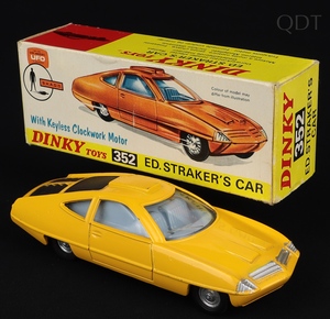 Dinky toys 352 ed straker's car gg70 front
