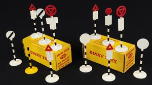 Dinky toys 768 769 road signs gg926 back