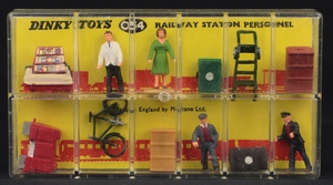 Dinky toys 054 railway station personnel hh24 front
