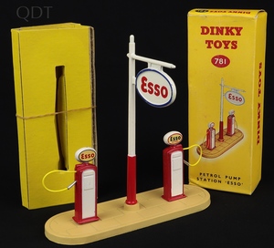 Dinky toys 781 petrol pump station esso hh25 front