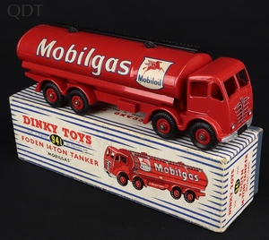 Dinky toys 941 mobilgas tanker hh107 front