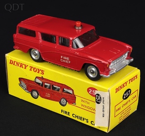 Dinky toys 257 fire chief's car hh172 front