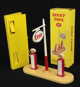 Dinky toys 781 petrol pump station esso hh212 front