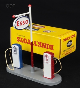 French dinky toys 49d petrol pumps=esso hh266 front