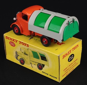 Dinky toys 252 refuse wagon hh386 back