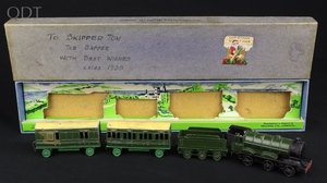 Dinky gift set 17 passenger train set hh500 front