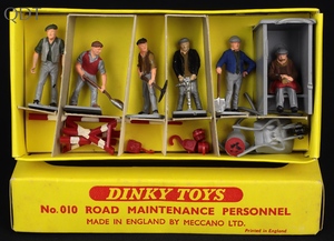 Dinky toys 010 road maintenance personnel hh509 front