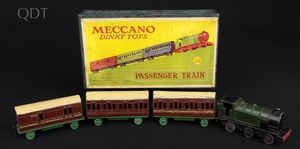 Meccano dinky toys 20 passenger train set hh566 front