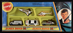 Corgi toys junior 3082 james bond gift set hh593 front