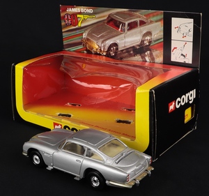 Corgi toys 271 james bond aston martin hh821 back