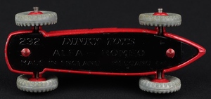 Dinky toys 232 alfa romeo racing car jj396 base