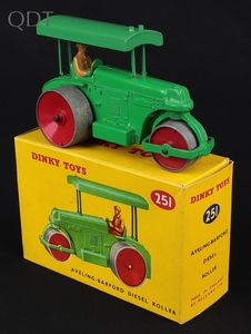 Dinky toys 251 aveling barford diesel roller jj430 front