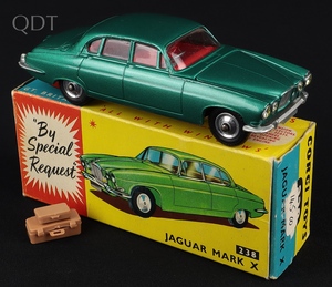 Corgi toys 238 jaguar mark x jj502 front