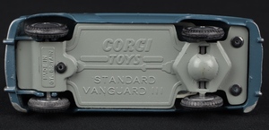 Corgi toys 352 raf staff car vanguard jj717 base