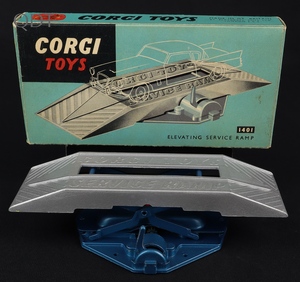 Corgi toys 1401 elevating service ramp jj947 front