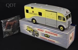 Dinky supertoys 979 racehorse transport jj973 front
