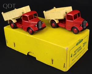 Trade box dinky toys 25m bedford end tipper kk225 front
