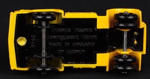 Matchbox 28 compressor lorry kk307 base