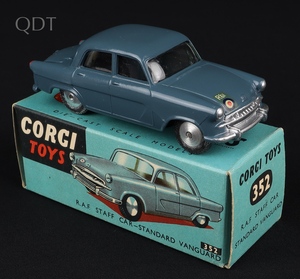 Corgi toys 352 raf staff car vanguard kk375 front