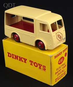 Dinky toys 491 ncb electric dairy van kk687 front