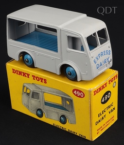 Dinky toys 490 express dairy van kk688 front