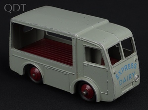 Dinky toys 30v electric dairy van  'express dairy' kk690 front