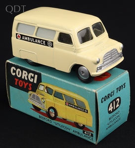 Corgi toys 412 bedford utilecon ambulance kk694 front