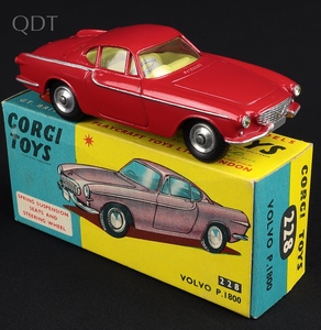 Corgi toys 228 volvo p1800 kk701 front