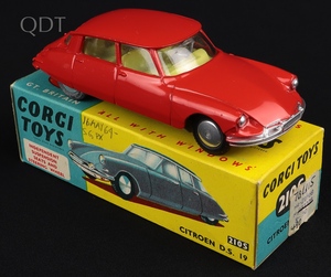 Corgi toys 210s citroen ds 19 kk751 front