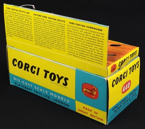Corgi toys 440 ford cortina golfing set kk889 plinth back