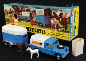 Corgi gift set 15 landrover rice's double horse box kk935 front