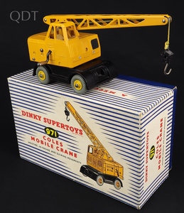 Dinky supertoys 971 coles mobile crane ll15 front