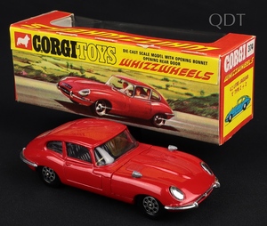 Corgi toys 374 4.2 litre e type jaguar ll167 front