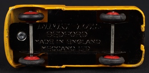 Dinky toys 480 kodak bedford van ll65 base