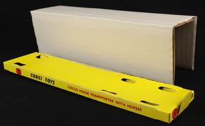 Corgi toys 1130 circus horse transporter ll274 plinth